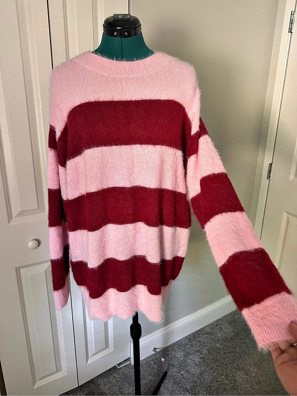Universal Thread Striped Crewneck Sweater in Pink & Red XL Fall Winter Cozy